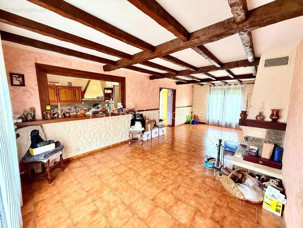 Maison à rafraichir / 5 Chambres / Sous-Sol Total - photo 8