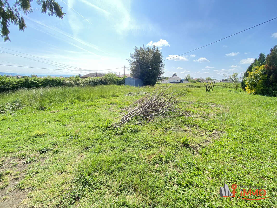 Terrain à MAUBEC