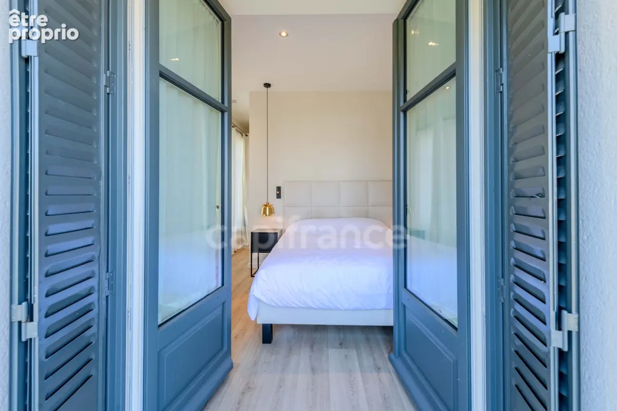 Une propriété de caractère, discrète et élégante, où le charme de la Belle Époque rencontre le confort d’une rénovation récente - photo 28