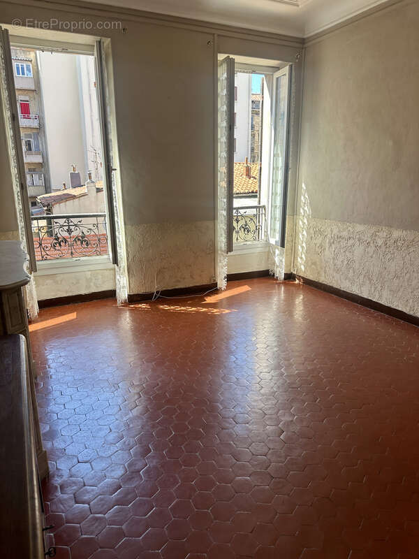 Appartement à MARSEILLE-5E