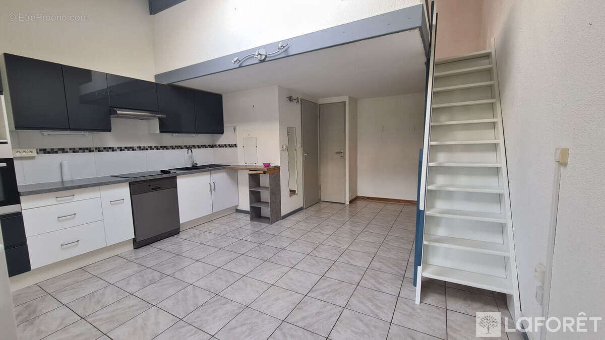 Maison à VIC-LA-GARDIOLE