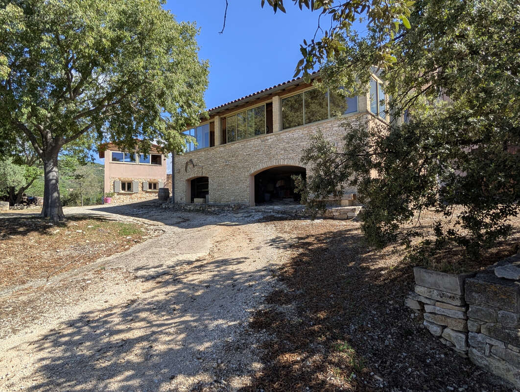 Maison à SAINT-SATURNIN-LES-APT