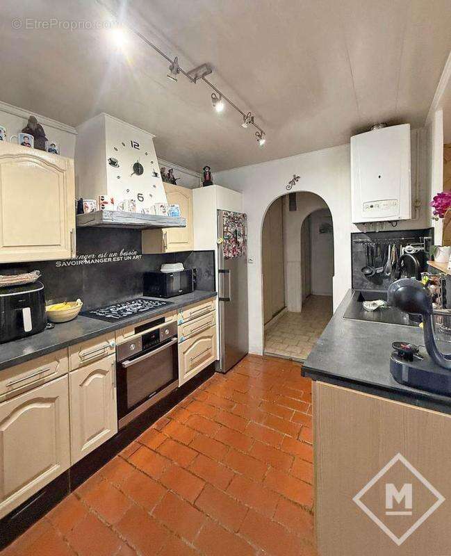 Appartement à MARSEILLE-4E