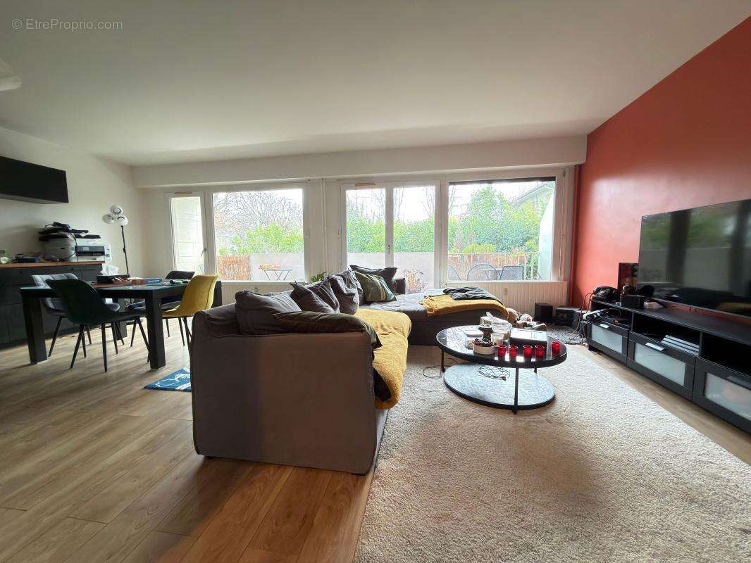 Appartement à SAINT-MAUR-DES-FOSSES