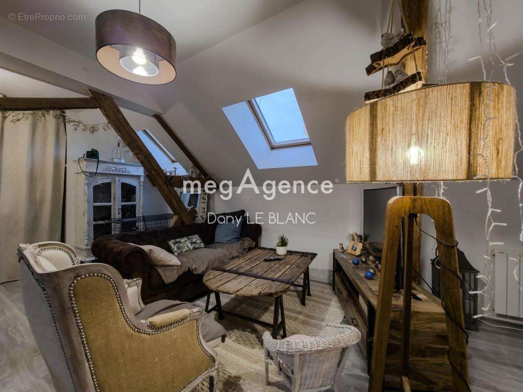Appartement à JOUY