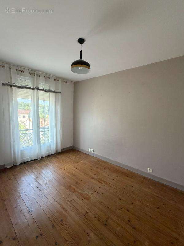 Soyaux. Maison mitoyenne de 102 m² avec garage et jardin - photo 5