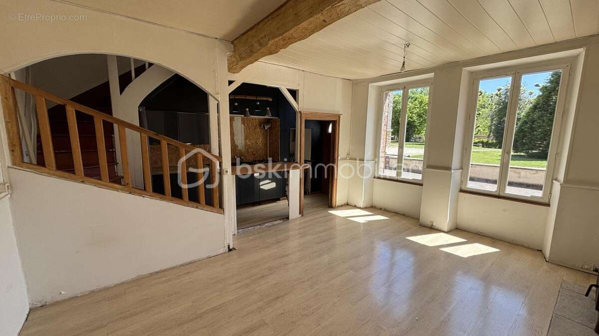 Maison à VILLENEUVE-L&#039;ARCHEVEQUE