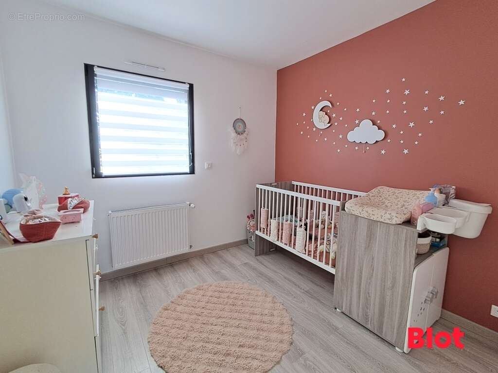 Maison 107 m² à Miniac-Morvan  - photo 7