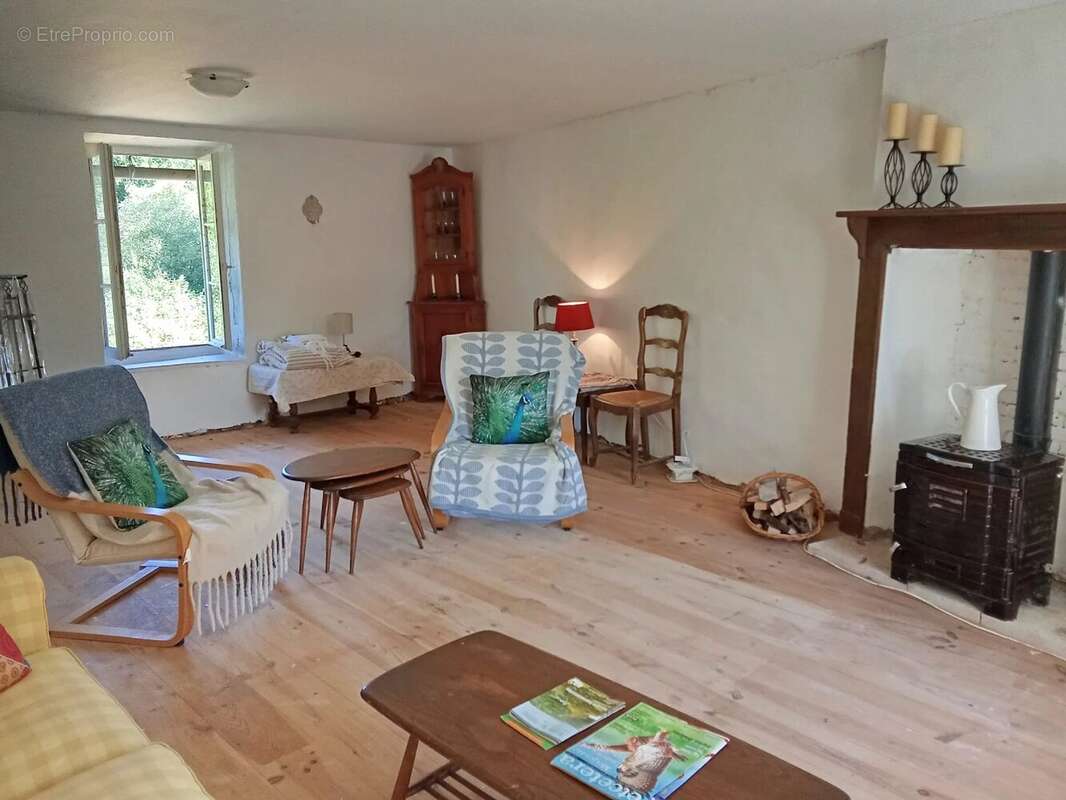 Une maison située dans un hameau, avec un grand jardin - photo 3