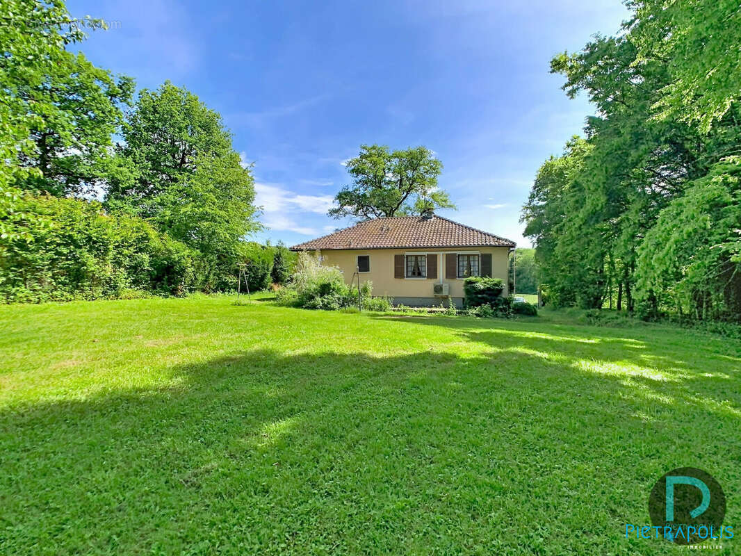 Maison 88 m² à Montracol  - photo 4