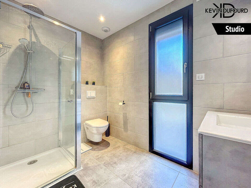 Maison à SAINT-ETIENNE-DE-FONTBELLON