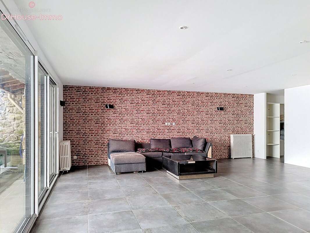 Maison 224 m² à Bourg  - photo 30