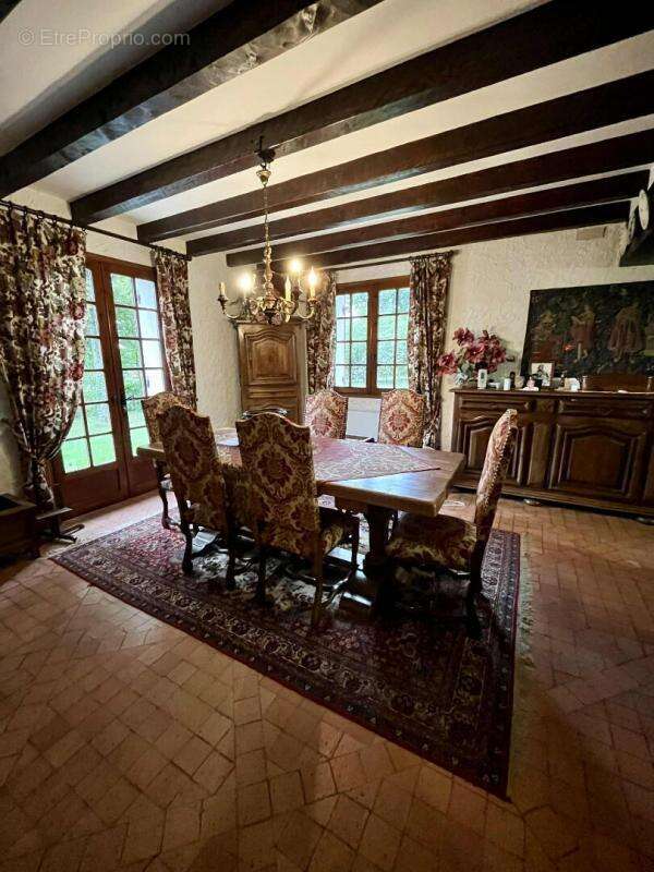 Maison à NOTRE-DAME-DE-SANILHAC