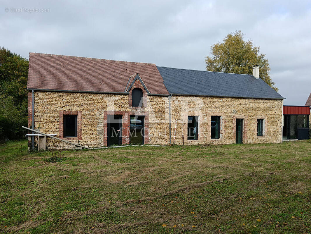 Maison à LE MELE-SUR-SARTHE