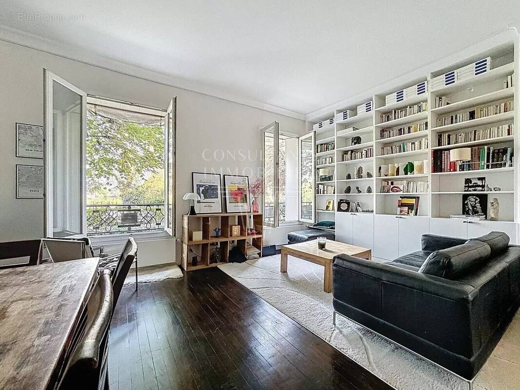 Appartement à PARIS-16E