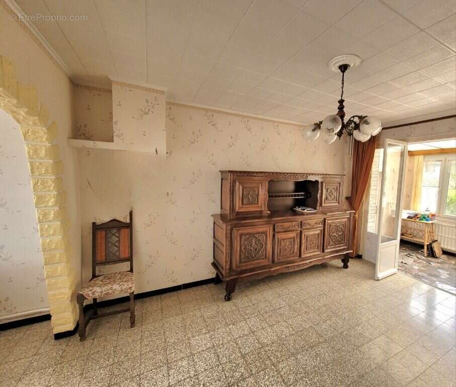 Maison à AVESNES-SUR-HELPE