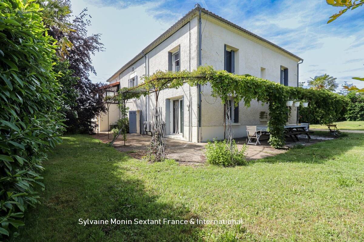 Maison à COULAURES