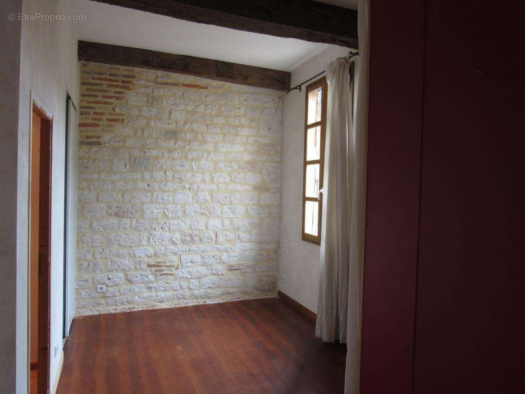 Grande maison medievale  de village entierement renovee dpe en b avec une petite maison qui sert de garage   290000€ - photo 21