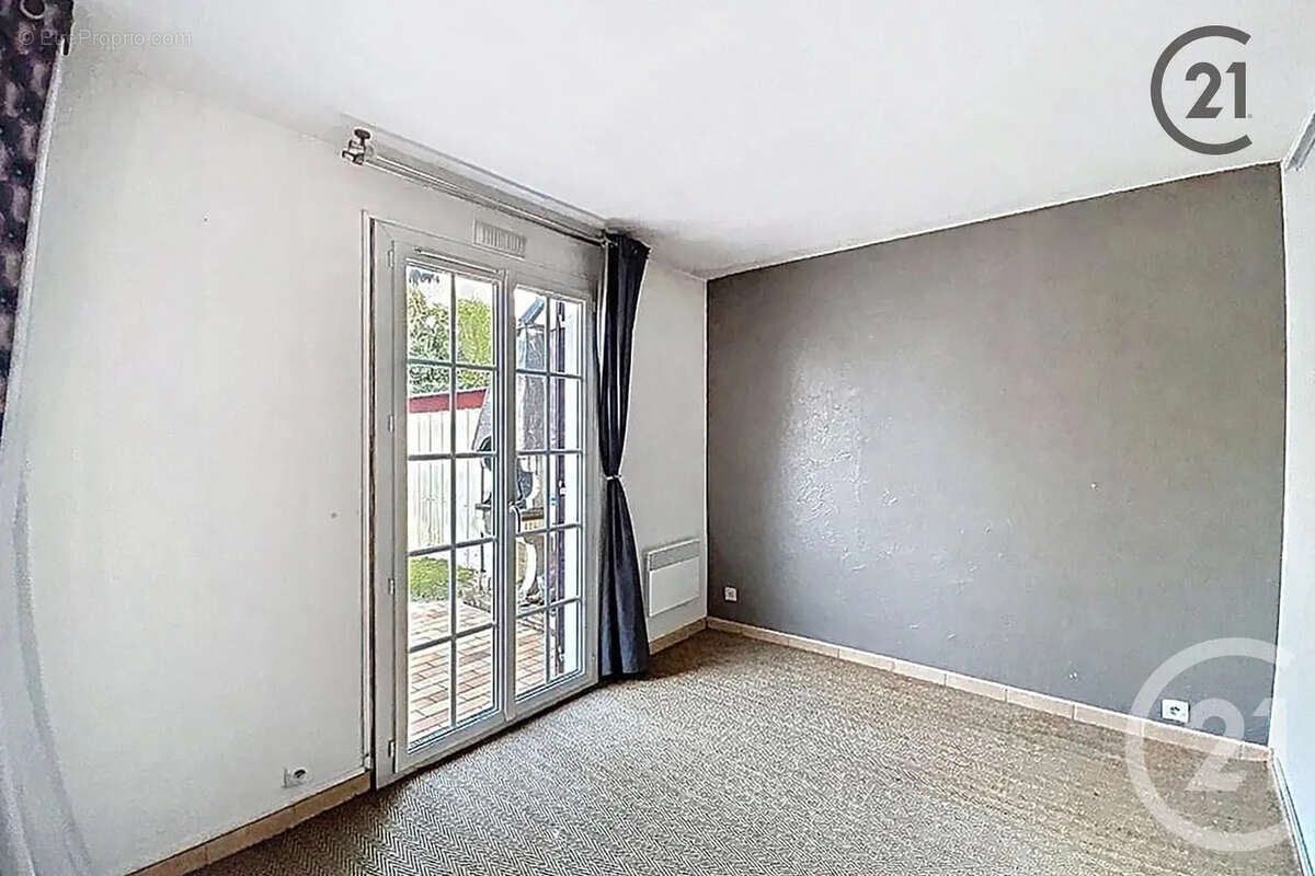 Maison à SAVIGNY-LE-TEMPLE