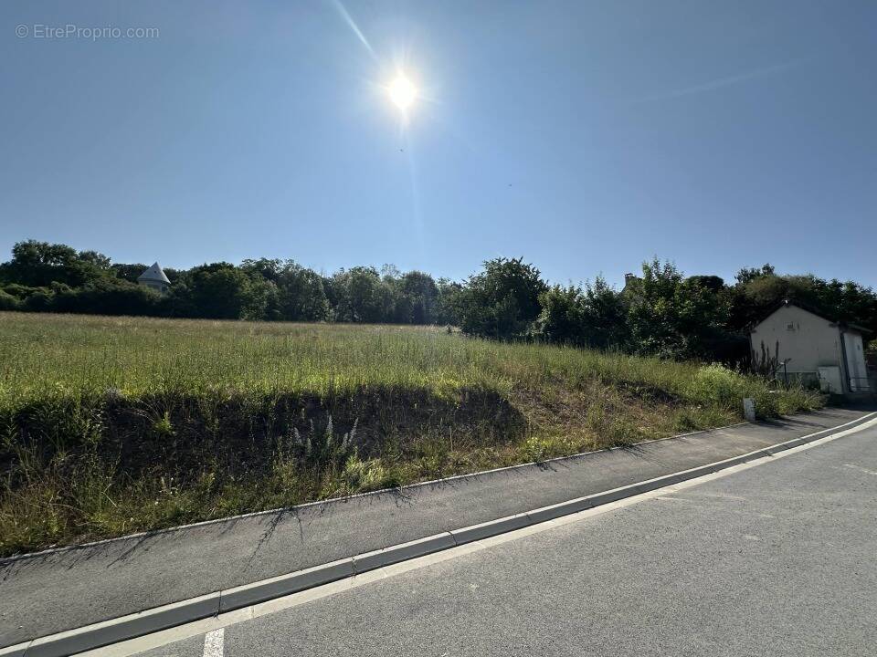 Terrain à GRISY-SUISNES