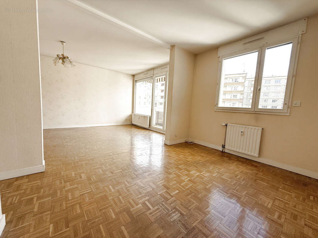Appartement à SAINT-ETIENNE