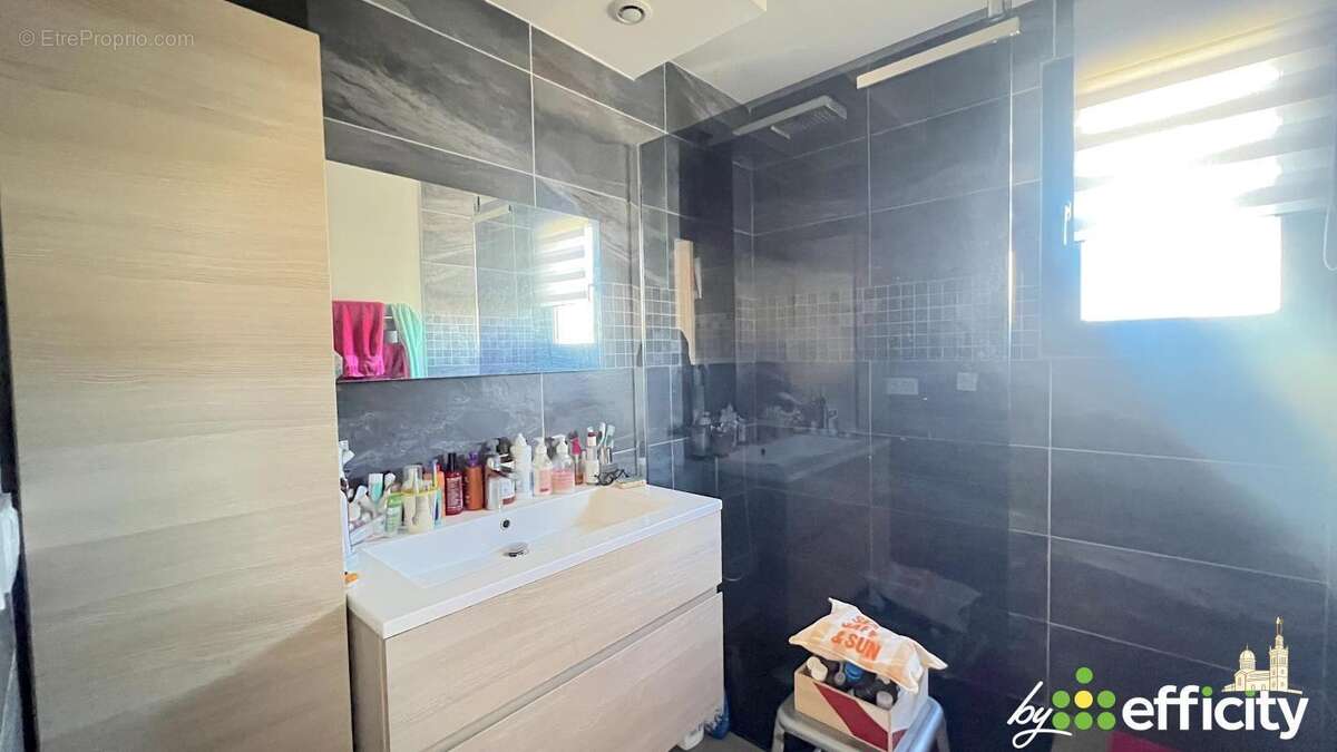 Appartement à MARSEILLE-9E