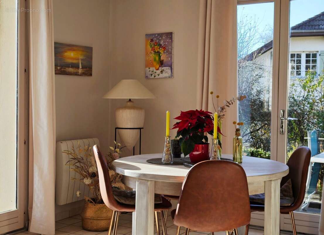 Maison 110 m² à Cessy  - photo 9