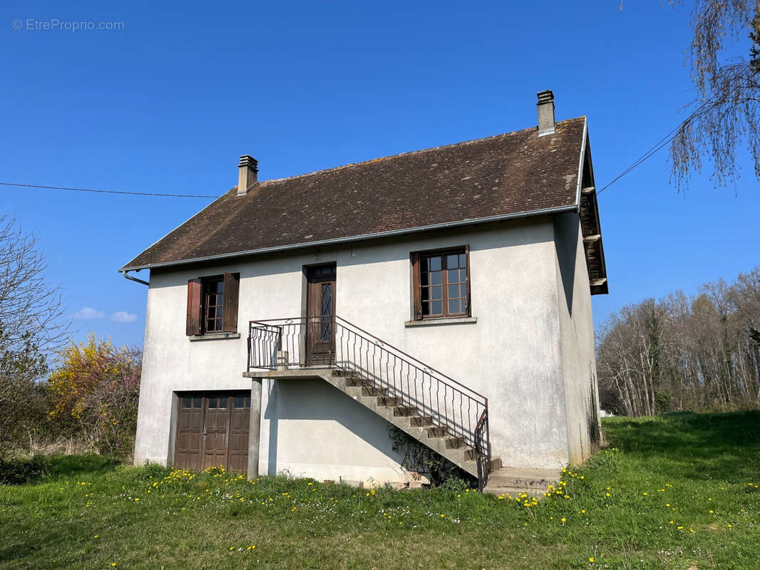 Maison à SAINT-PRIEST-LES-FOUGERES