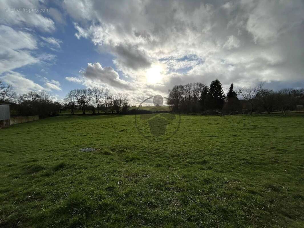 Maison à MONTBREHAIN