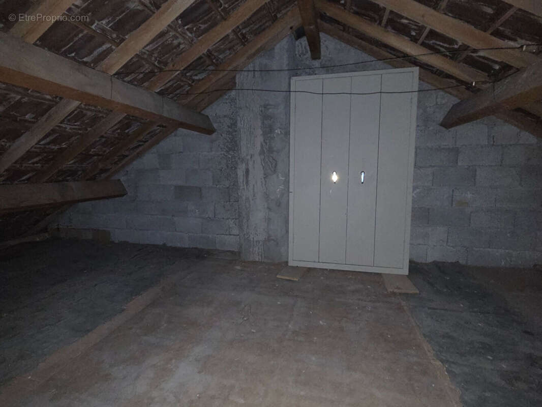 Maison individuelle de 75m²  à rénover - Terrain de 1 750 m² - Grenier aménageable - À 3 min de Bletterans - photo 12