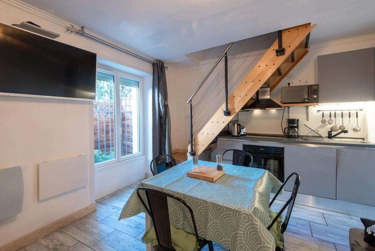 Maison à LE PONTET