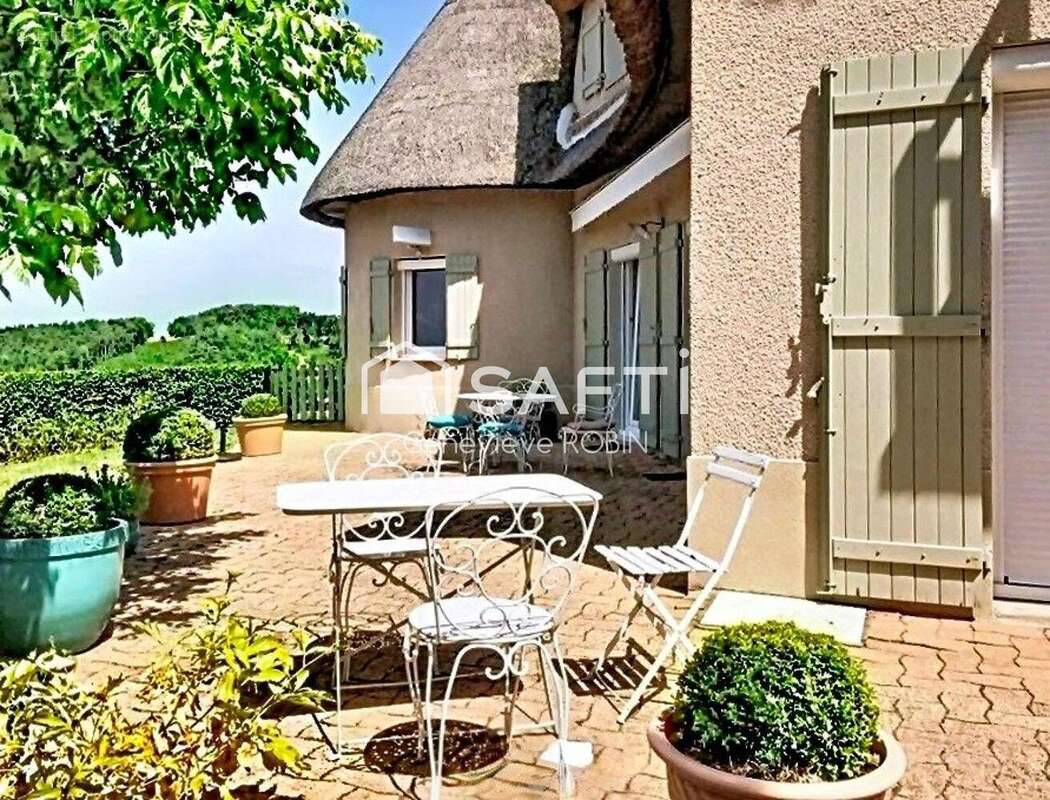 Maison 152 m² à Saint-Barthelemy-Lestra  - photo 6