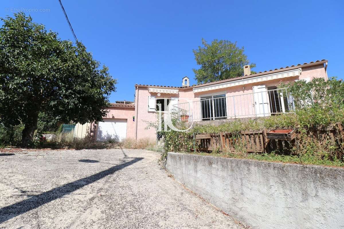 Villa plain pied sur 490 m² clos avec jolie vue - photo 6