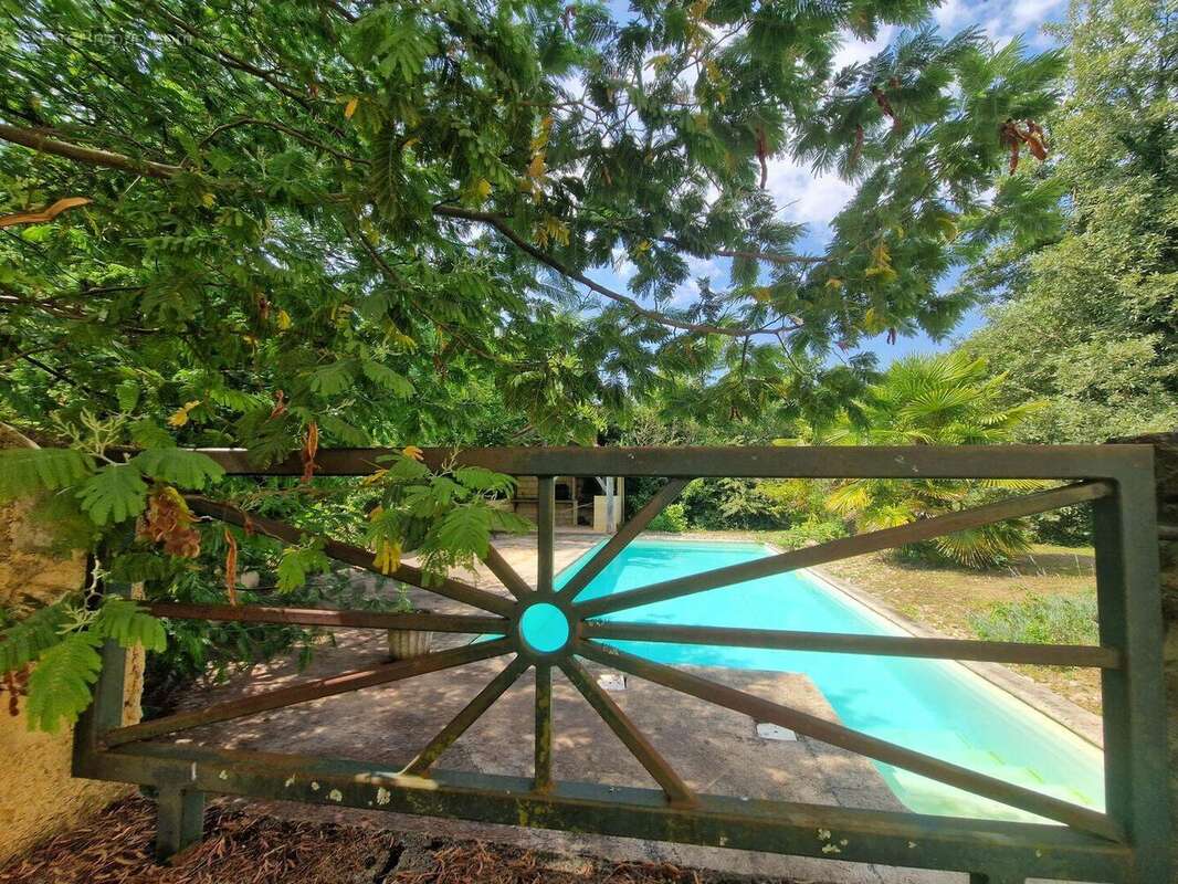 20240719120838 - Maison à LACROPTE