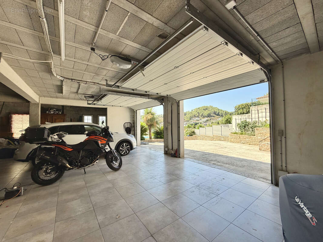 Bandol - Propriété avec vue mer panoramique, piscine à débordement et ascenseur intérieur - photo 25