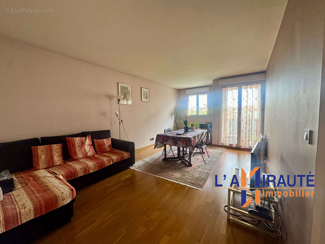 Appartement à HOUILLES