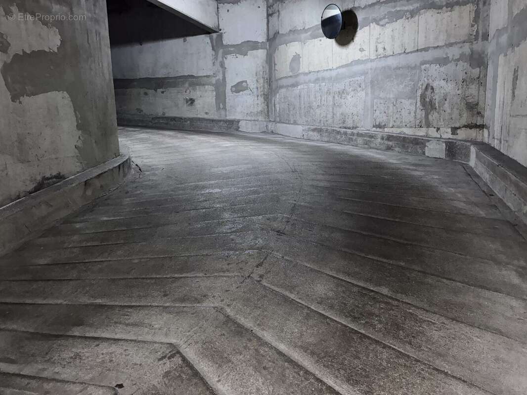 Parking à PARIS-19E