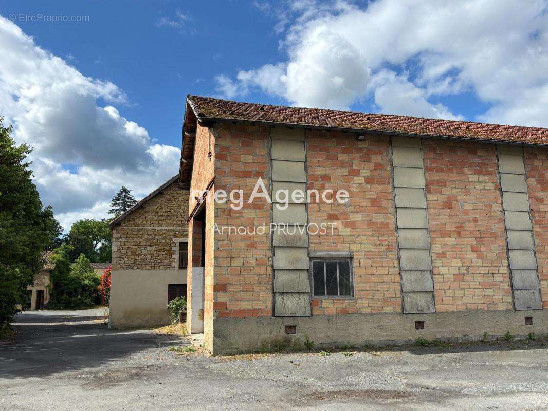 Maison à LE BUISSON-DE-CADOUIN