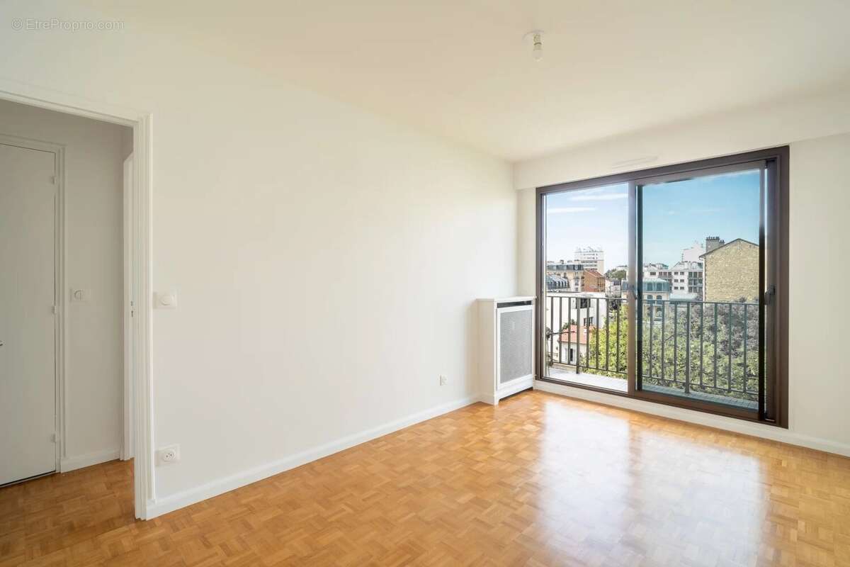 Appartement à COURBEVOIE