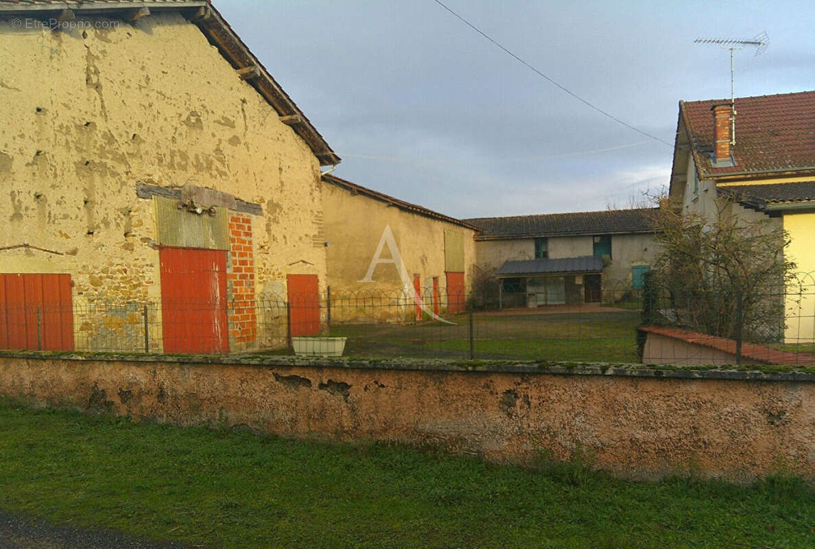 Maison à SAINT-PRIEST-BRAMEFANT