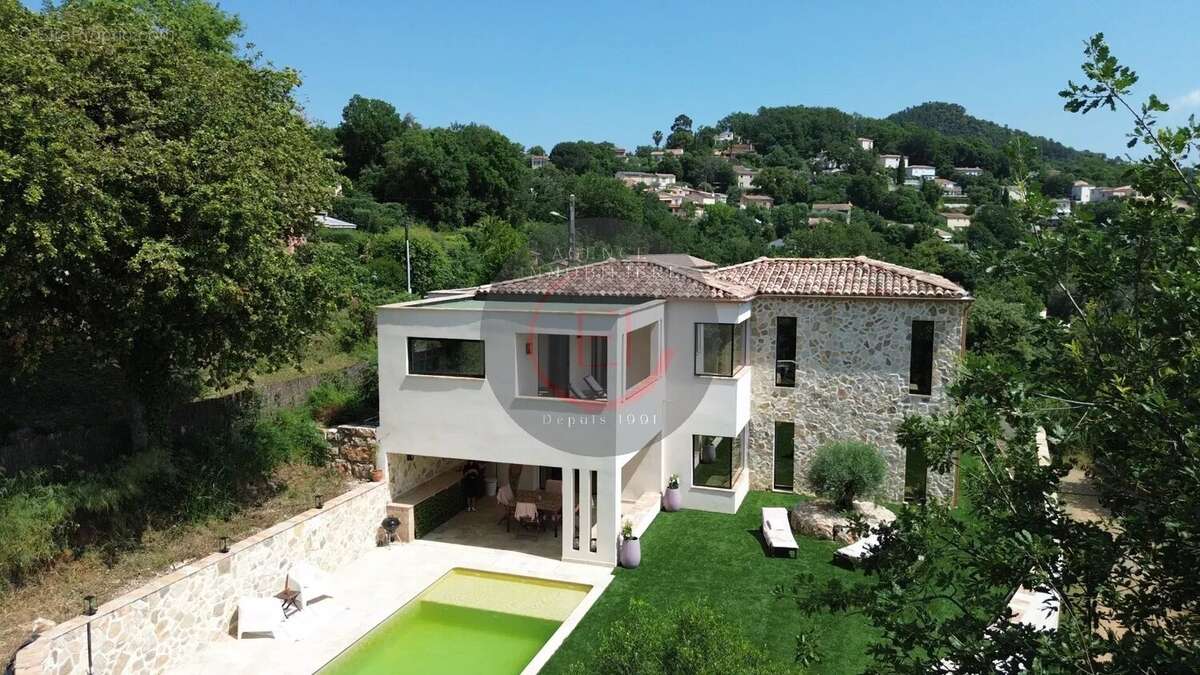 Maison à LES ADRETS-DE-L&#039;ESTEREL