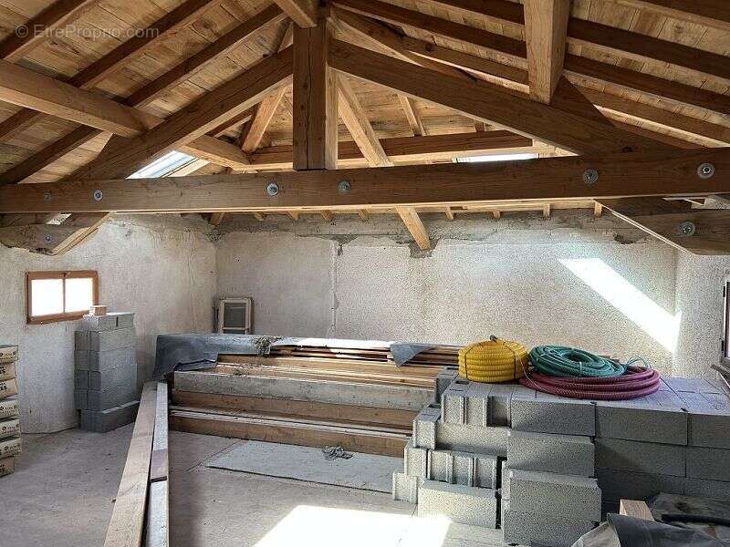 Maison à MONTROND-LES-BAINS