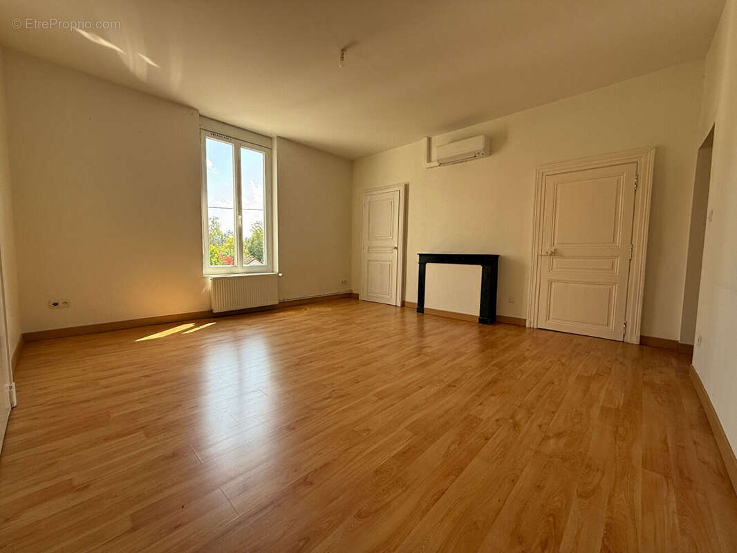 Appartement Montluçon 156 m2 avec garage et cour - photo 5