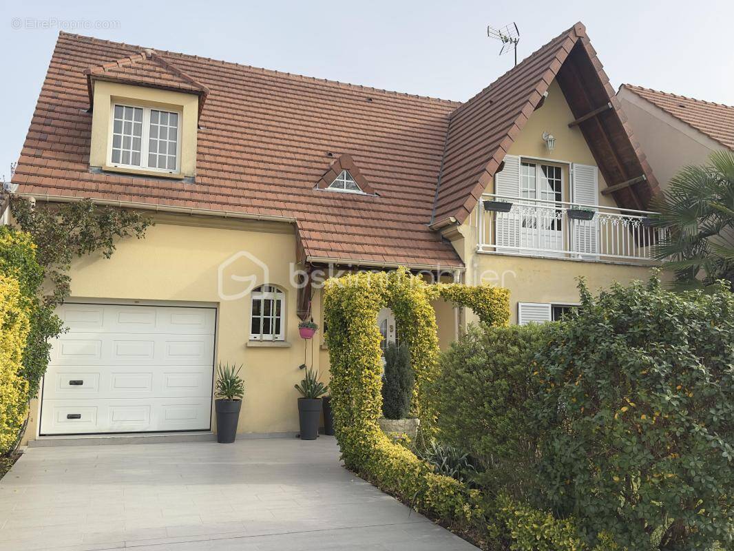 Maison à MAROLLES-EN-HUREPOIX