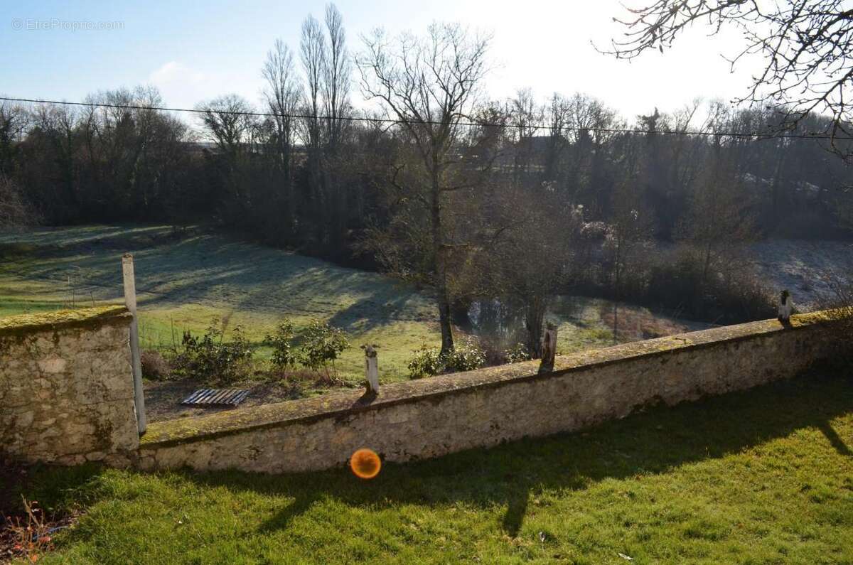Maison à LES LEVES-ET-THOUMEYRAGUES