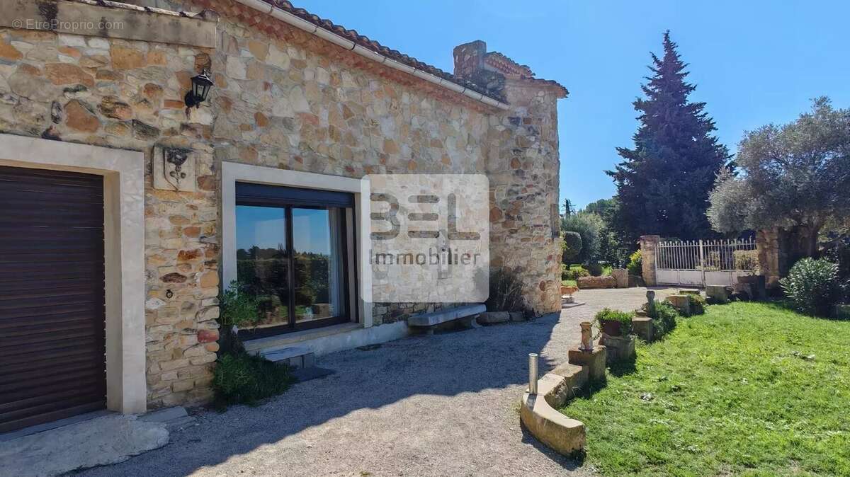 Maison à CAMARET-SUR-AIGUES