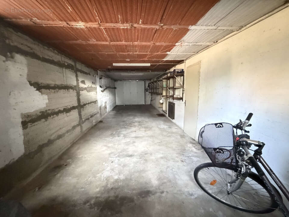 MAISON T5 avec garage (205 M2 de surface utile) et jardin de 544 M2 à Vendre (31270 CUGNAUX) - photo 12