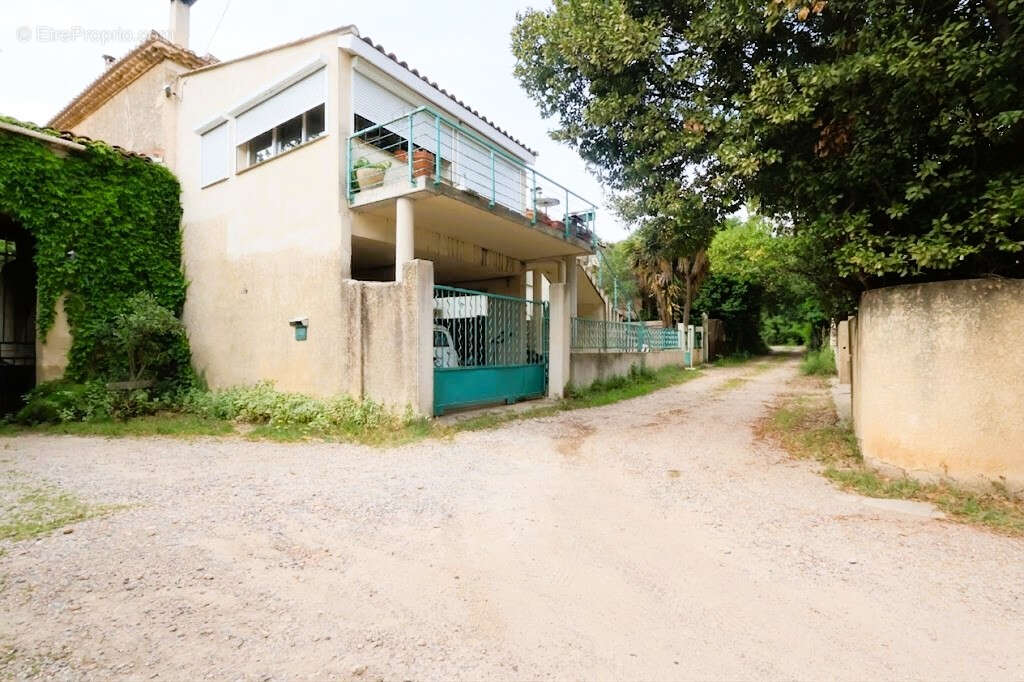 Exclusivité - MAUGUIO - Aux portes de Montpellier PROPRIETE rurale 5300m2 de terrain 2 logements 180m2 + appartement 60m2 - photo 4
