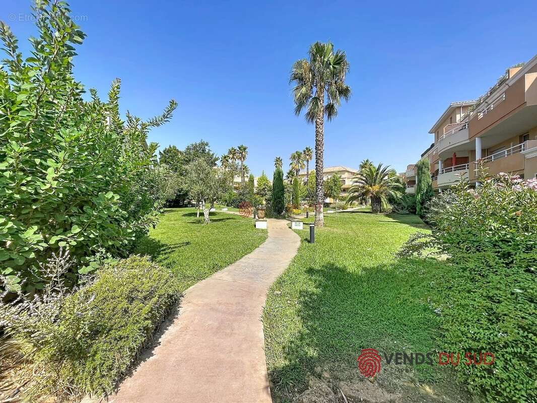 EXCLUSIVITÉ  Superbe T3 avec Terrasse, Parking, Piscine - photo 11