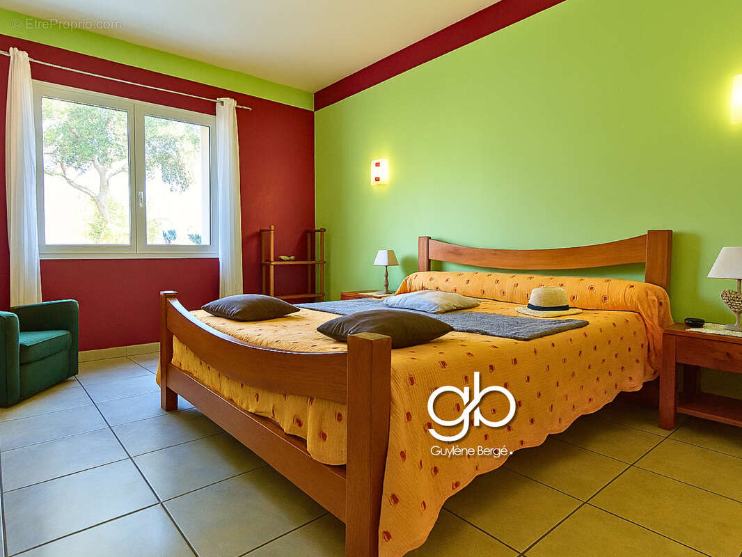 Villa traditionnelle 192 m2 avec jardin fruitier et pool house en bois - - photo 9